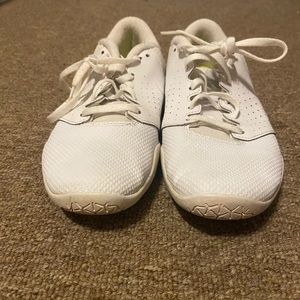 Nike cheer shoes